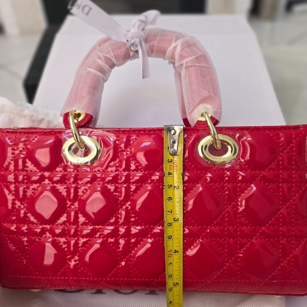Red crossbody gift ๐ ๐ฅ - Picture 4 of 6